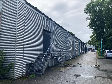 Industriehalle mit Dachzugang